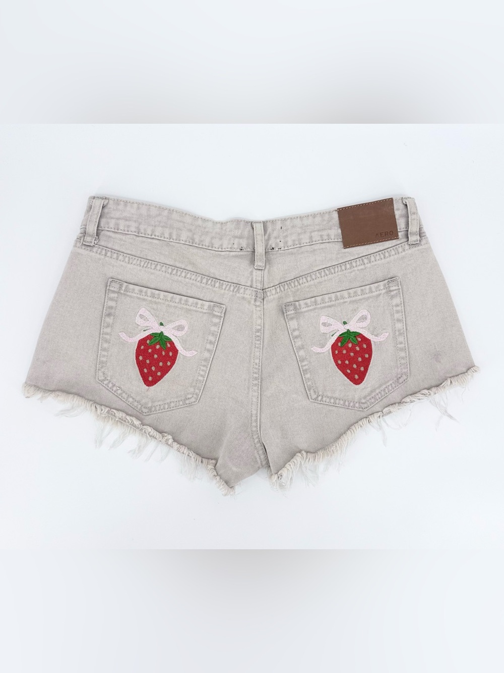 Aeropostale NWT Strawberry Bow Embroidered Low Rise Denim Shorts Size 6 Y2K